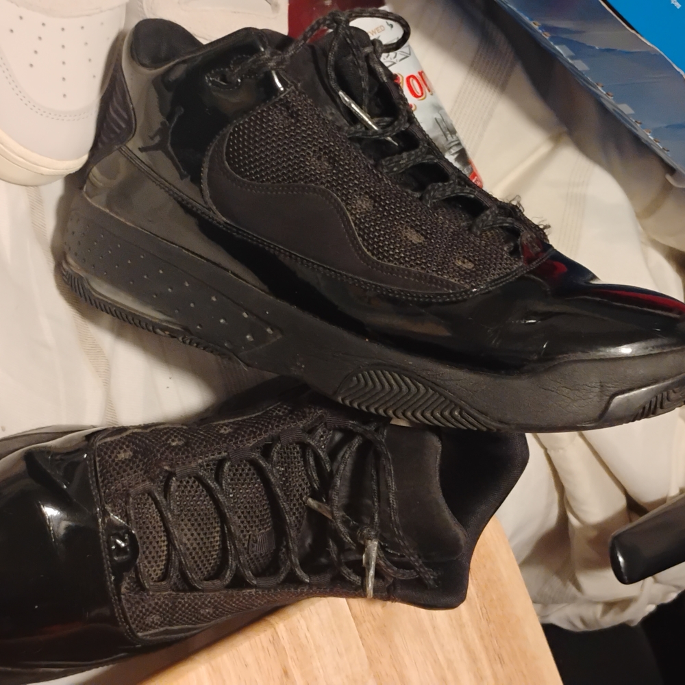 Men's Black Athletic Shoes